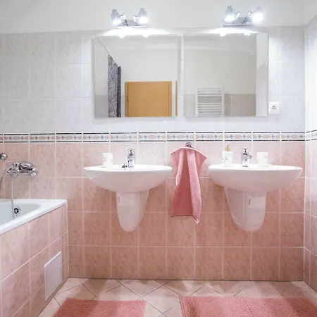 Spacious In The Old Town Of Apartment