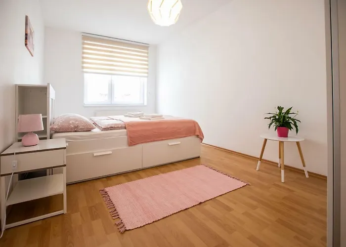 아파트 Spacious In The Old Town Of *